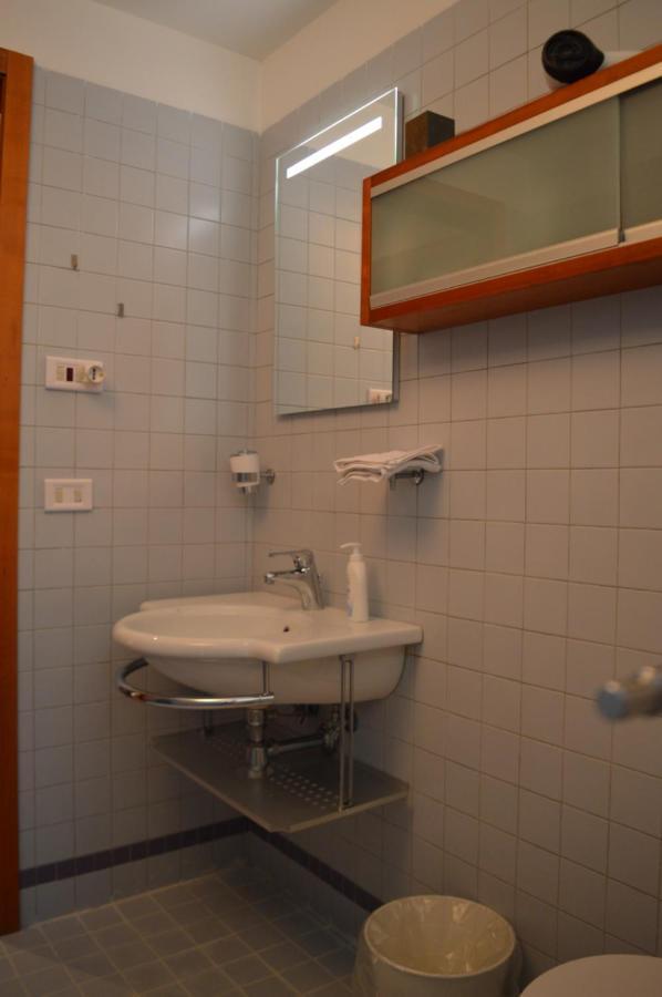 Domus B Corso Francia Apartment Roma Esterno foto